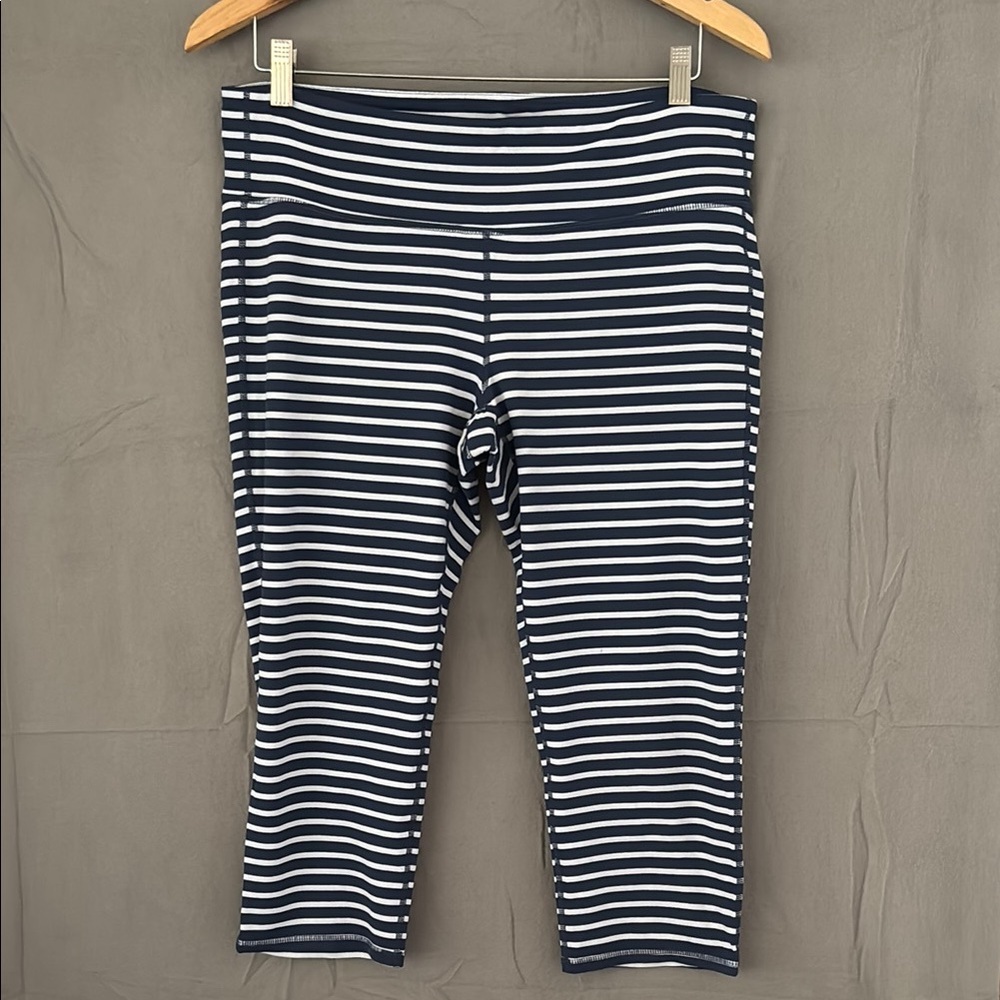 Athleta Chaturanga Cropped Leggings